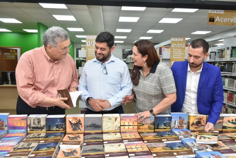 Bibliotecas Da Uea Recebem Doa O De Livros Da Academia