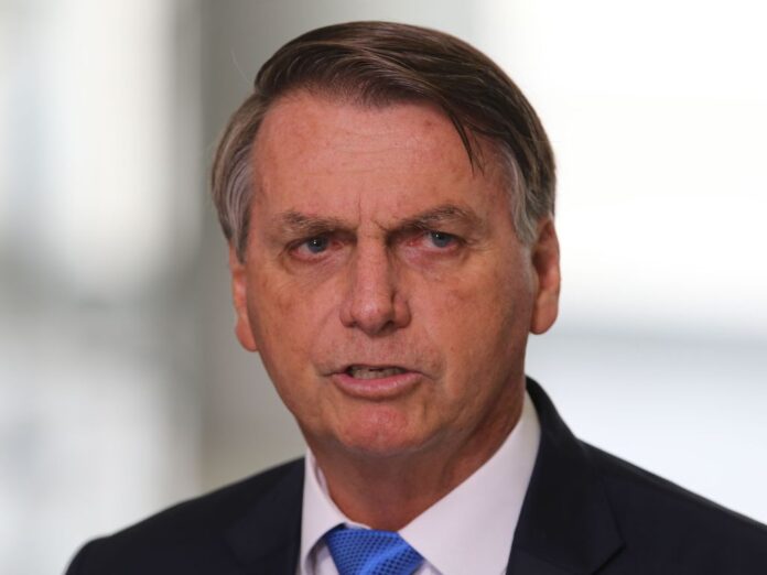 O presidente Jair Bolsonaro faz declaração à imprensa