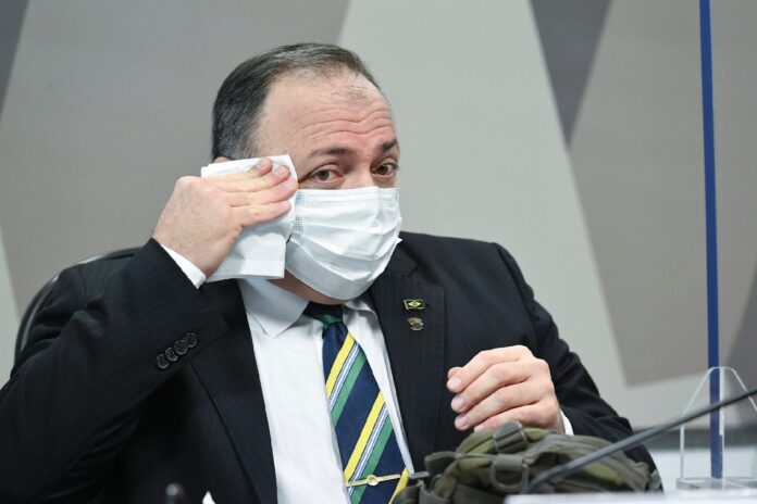 19mai2021---ex-ministro-da-saude-eduardo-pazuello-durante-o-depoimento-a-cpi-da-covid-no-senado-1621438511431_v2_1920x1280