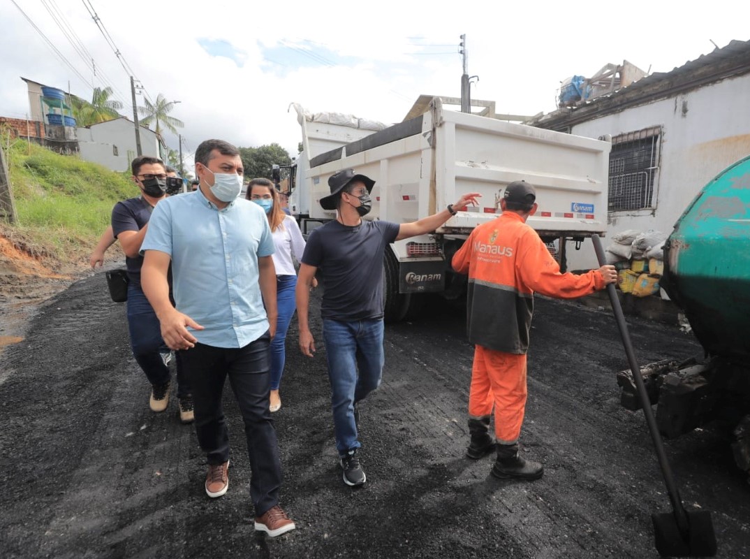 Governador e prefeito vistoriam obras de recupera&ccedil;&atilde;o vi&aacute;ria em ruas de  Manaus - O Convergente