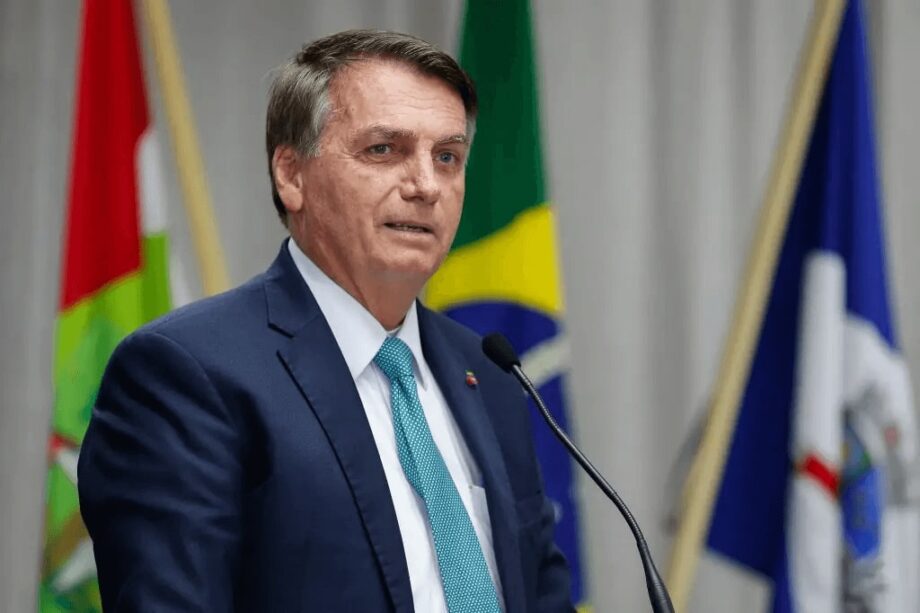 Bolsonaro afirma que preço da gasolina pode cair R$ 2 se projeto de redução de impostos for aprovado no Congresso