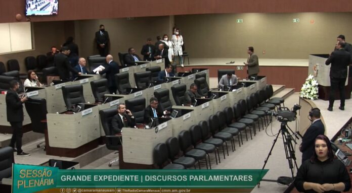 CMM - Decretos ZFM Decretos do IPI, que prejudicam diretamente a ZFM, é tema de debate na CMM e vereadores dividem opiniões sobre o assunto