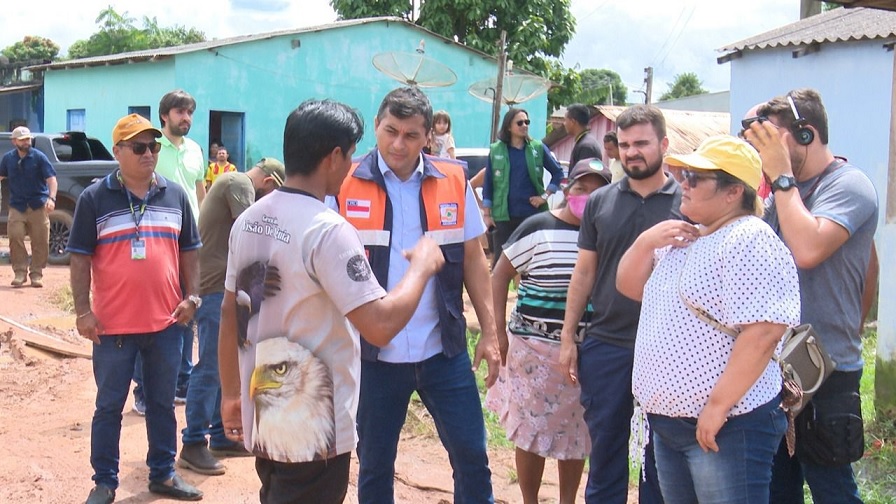 Wilson Lima regulamenta auxílio de R$ 300 para famílias atingidas por desastres naturais no Amazonas