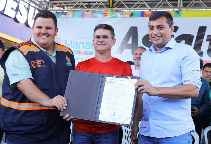 Wilson Lima e David Almeida visitam ruas do bairro Redenção durante início de repavimentação asfáltica