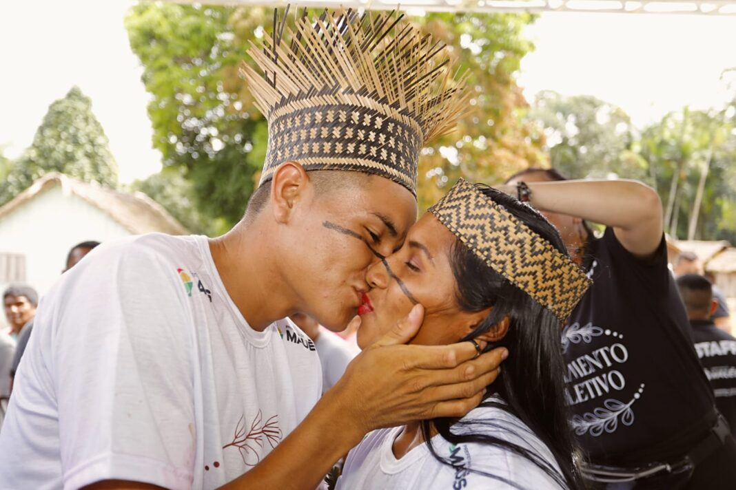 DPE-AM realiza casamento coletivo de 370 casais em Maués, com 115 casais indígenas