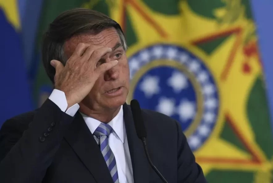 Bolsonaro anuncia que está avaliando se irá reajustar 5% dos salários dos servidores públicos federais
