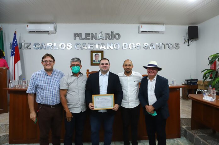 Deputado Roberto Cidade recebe Título de Cidadão Apuiense