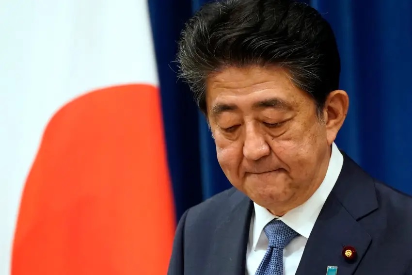 Ex-primeiro-ministro japonês morre baleado durante discurso na cidade de Nara