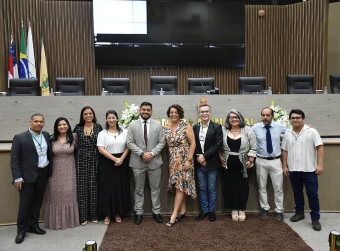 CMM UEA é homenageada na CMM pela formação de professores indígenas