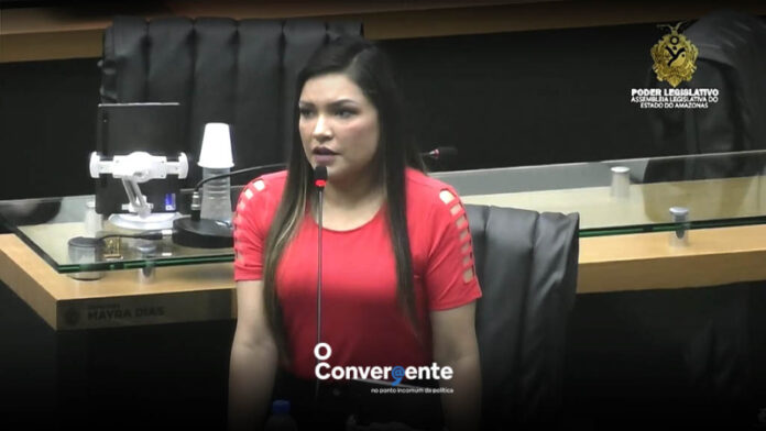 capa joana darc Joana Darc propõe suspensão das aulas para planejamento de estratégias de combate às ondas de ataques as escolas