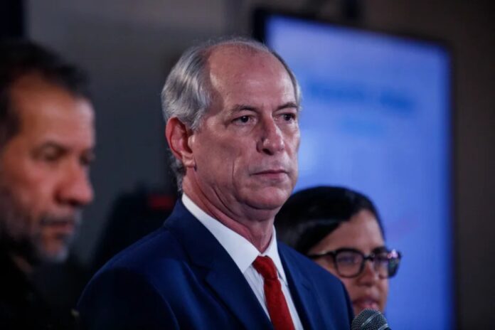 Ciro Gomes Ciro acumula condenações e enfrenta fila de credores e até bloqueio para licenciar carro