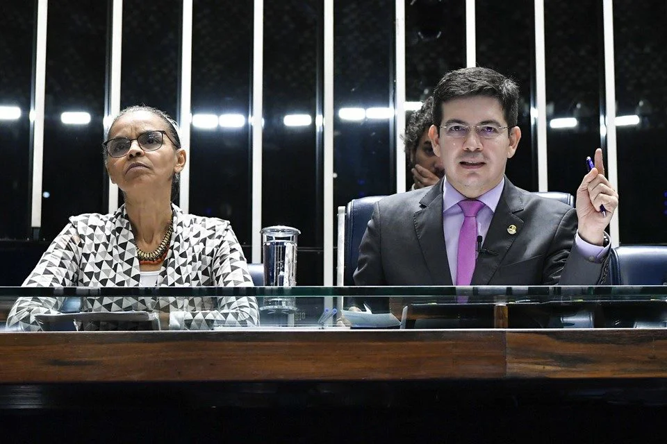 Líder do governo Lula rompe com o partido de Marina Silva