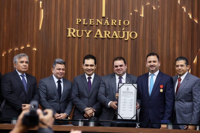 Roberto Cidade preside solenidade de outorga da ‘Medalha Ruy Araújo’ ao subprocurador de Manaus, Marco Aurélio Choy Roberto Cidade preside solenidade de outorga da ‘Medalha Ruy Araújo’ ao subprocurador de Manaus, Marco Aurélio Choy