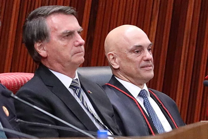 Bolsonaro informa Alexandre de Moraes sobre ida à Argentina para posse de Milei