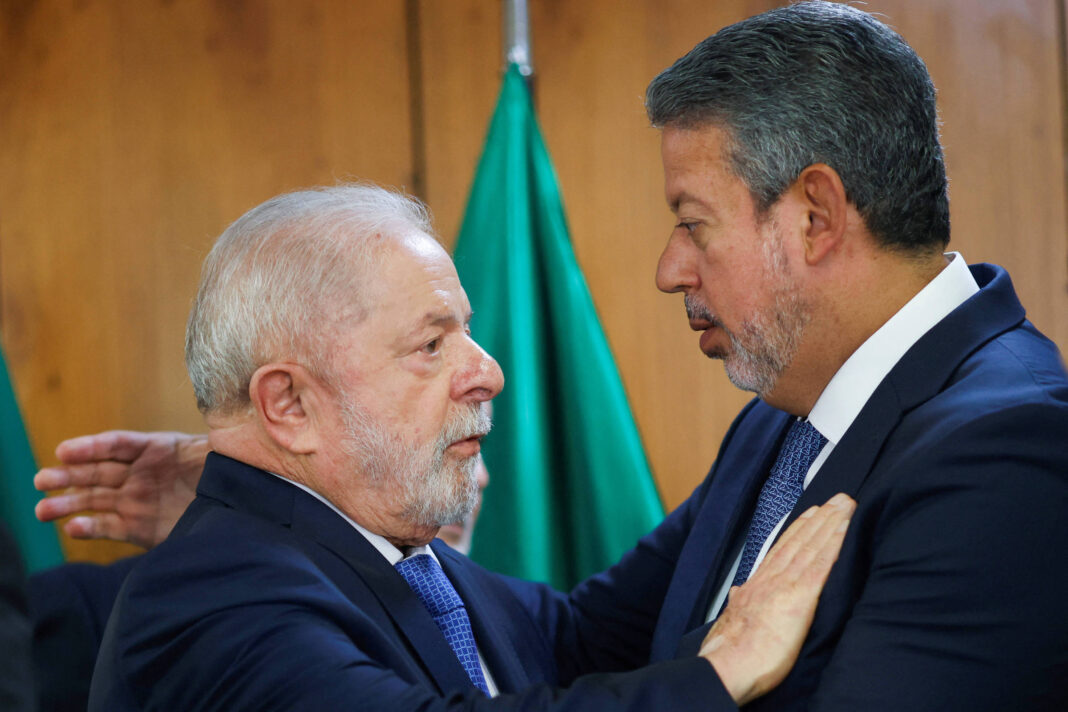 Lula e Arthur Lira se reúnem no Alvorada nesta segunda, após crise nas articulações políticas