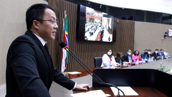 juiz kon Juiz Kon Wang é homenageado ao se despedir da Corte Eleitoral amazonense