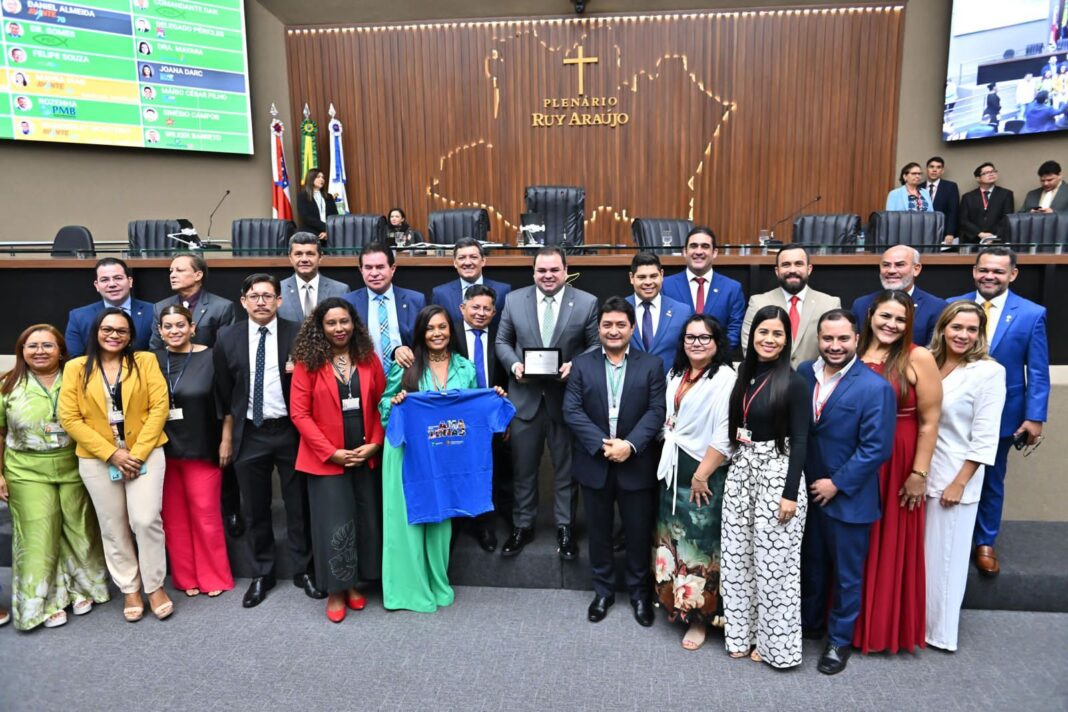 Roberto Cidade realiza cessão de tempo em reconhecimento à premiação nacional