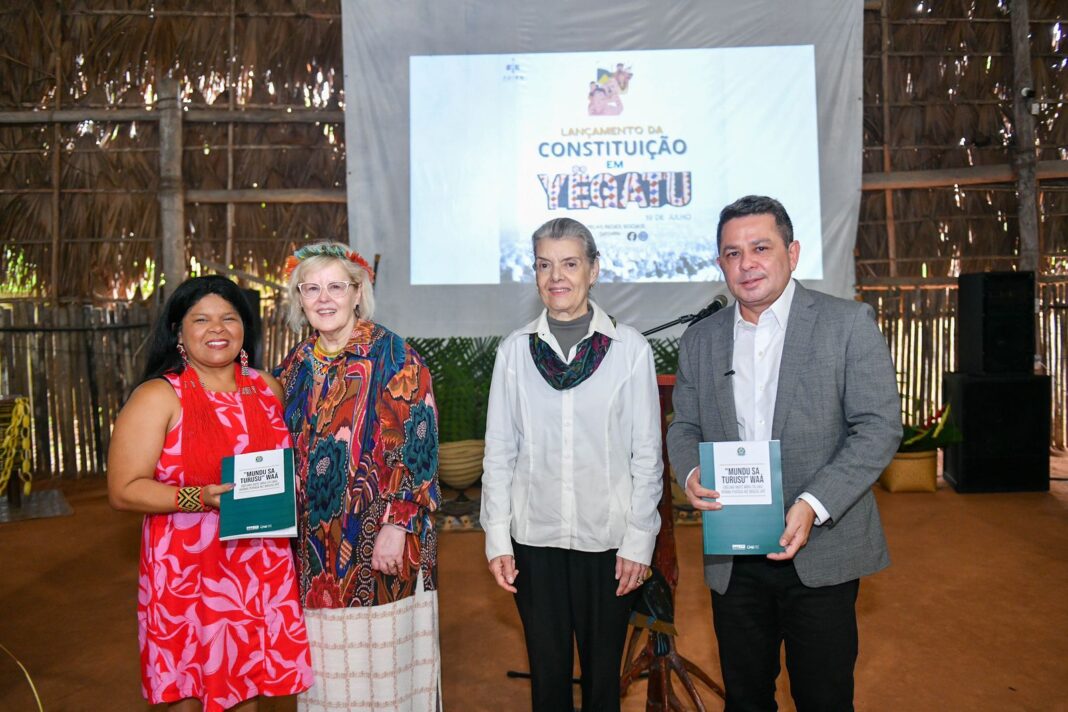 Em São Gabriel da Cachoeira, ministra Rosa Weber lança primeira constituição federal traduzida para língua indígena nheengatu