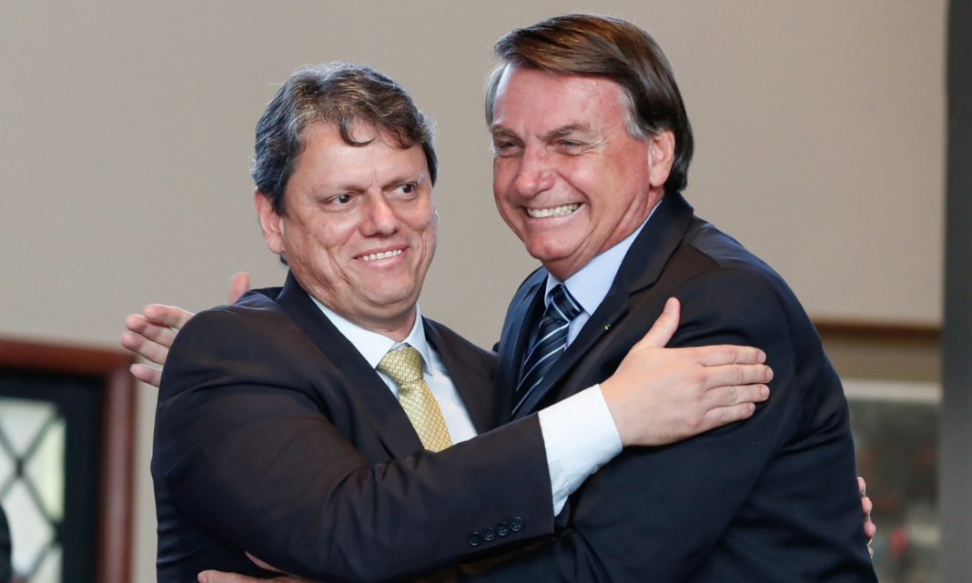 Governador de SP sanciona lei que perdoa multa de Bolsonaro na pandemia