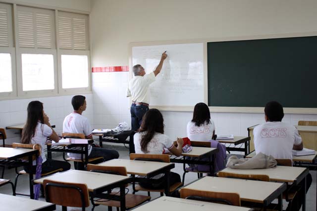 Governo Federal bloqueia R$ 332 milhões de verba da educação