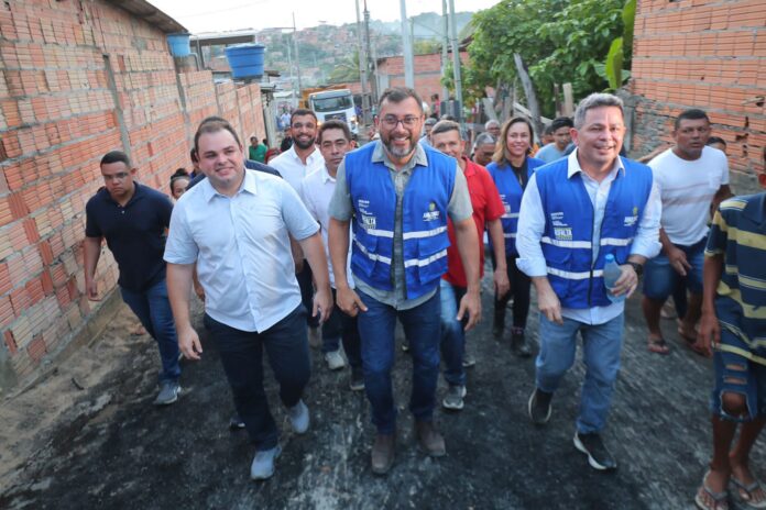 wilson Wilson Lima vistoria início de obras de recuperação viária na comunidade Coliseu I, na zona leste de Manaus