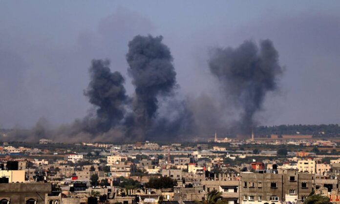 92963329_Smoke-billows-following-Israeli-airstrikes-on-Rafah-in-the-southern-Gaza-Strip-on-May-19-20