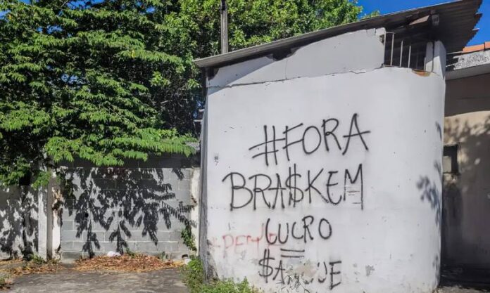 braskem A Comissão Parlamentar de Inquérito (CPI) da Braskem vota nesta terça-feira (21) o relatório final, que prevê o indiciamento de 3 empresas e de 11 pessoas por crimes ambientais no caso do afundamento do solo em vários bairros de Maceió (AL), agravado a partir de 2018. A reunião teve início às 9h.