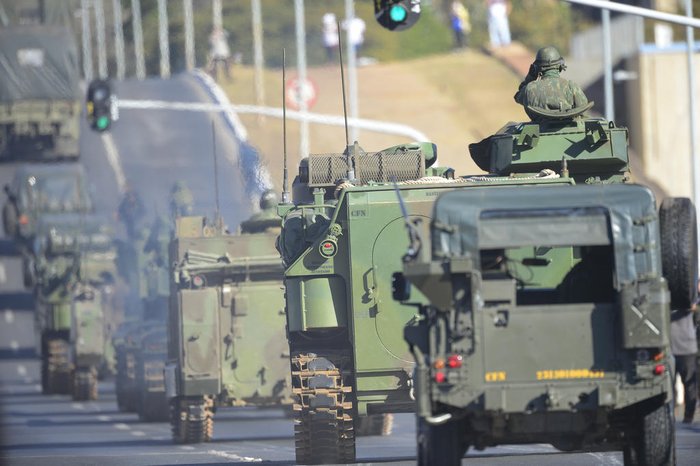 Exército envia 16 blindados para a fronteira do Brasil com a Venezuela