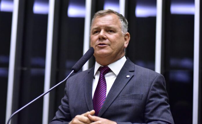 O Projeto de Lei 395/24 amplia o rol de profissionais que podem ser responsáveis por cuidar de serviços em município onde não há cartórios.