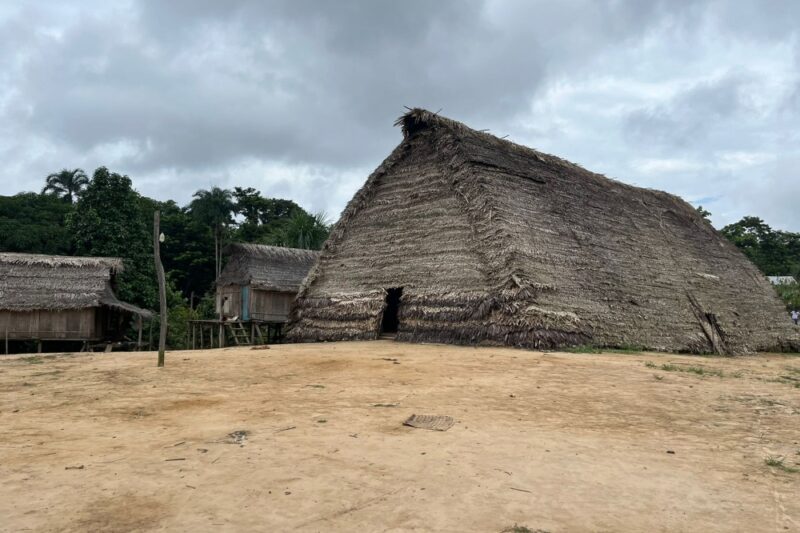 O Ministério Público Federal (MPF) realizou visitas à região do Vale do Javari, no oeste do estado do Amazonas, entre os dias 17 e 22 de março, para reunir-se com os povos indígenas das etnias Matis e Korubo, além de dialogar com servidores da Frente de Proteção Etnoambiental (FPE) Vale do Javari, da Fundação Nacional dos Povos Indígenas (Funai), que atuam na área. Foram realizadas reuniões sobre compartilhamento territorial e direitos socioculturais. Também, foi verificada a estrutura da FPE no Vale do Javari, a situação das escolas e as condições da prestação dos serviços de saúde nas aldeias.
