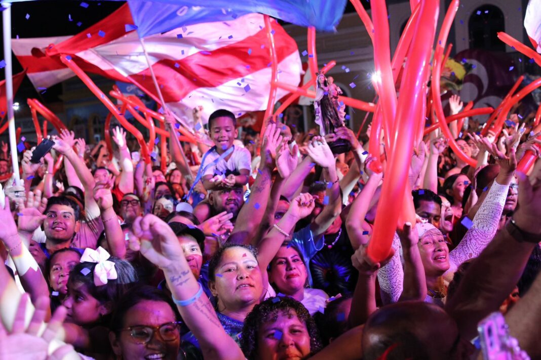 Com um grande público em Manaus e em Parintins, a “Festa da Cunhã”, nesta terça-feira (16), reuniu mais de 13 mil pessoas, que prestigiaram, no Largo de São Sebastião e na praça da Catedral de Nossa Senhora do Carmo, a final do reality show Big Brother Brasil 24. Com 14,98% por cento, Isabelle Nogueira, cunhã-poranga do boi Garantido e representante do Amazonas, garantiu o terceiro lugar na final do reality show Big Brother Brasil 24. 