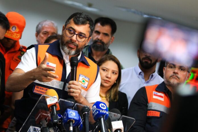 Bombeiros-do-Amazonas-partem-para-acao-de-ajuda-humanitaria-ao-Rio-Grande-do-Sul-1_Foto-Diego-Peres-Secom_Governador-Wilson-Lima-anuncia-envio-da-equipe-do-CBMAM-1024x682