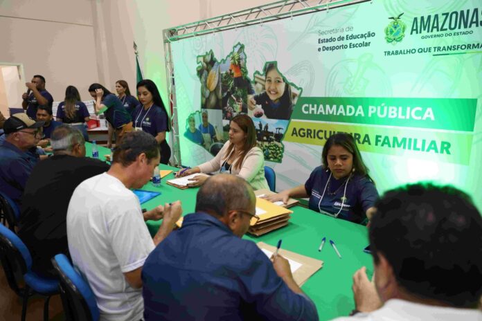 A Secretaria de Estado de Educação e Desporto Escolar, por meio do Núcleo de Apoio a Programas de Economia Regional (Naper), divulga o cronograma da Chamada Pública Complementar Nº 02/2024. O certame, que ficará aberto de 20 de maio até 20 de junho, tem o objetivo de receber, das associações que fornecem gêneros alimentícios da agricultura familiar para a merenda escolar, propostas de itens alimentícios. Para a aquisição dos itens desta chamada pública, a secretaria dispõe de aproximadamente R$ 10 milhões.