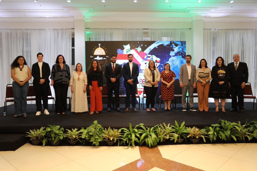 foi assinada a Carta de Intenções entre a Agência Brasileira de Promoção Internacional do Turismo (Embratur) e o Observatório de Turismo da Universidade do Estado do Amazonas (UEA).