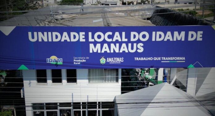 O Governo do Amazonas, por meio Sistema Sepror, reinaugurou, na sexta-feira (21), a Unidade Local (UnLoc) do Instituto de Desenvolvimento Agropecuário e Florestal Sustentável do Amazonas (Idam), localizada no bairro Tarumã, zona oeste de Manaus. Além da reinauguração do prédio, o setor primário foi contemplado com benefícios que envolvem cerca de R$ 2,9 milhão em recursos financeiros e fomento ao segmento, regularização de trabalhadores e entregas de mudas e alevinos.
