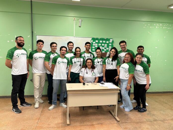 A Universidade do Estado do Amazonas (UEA) esteve presente em Presidente Figueiredo, neste final de semana, levando atendimentos diversos à população, totalmente gratuitos. O município fica distante 117 quilômetros de Manaus em linha reta.