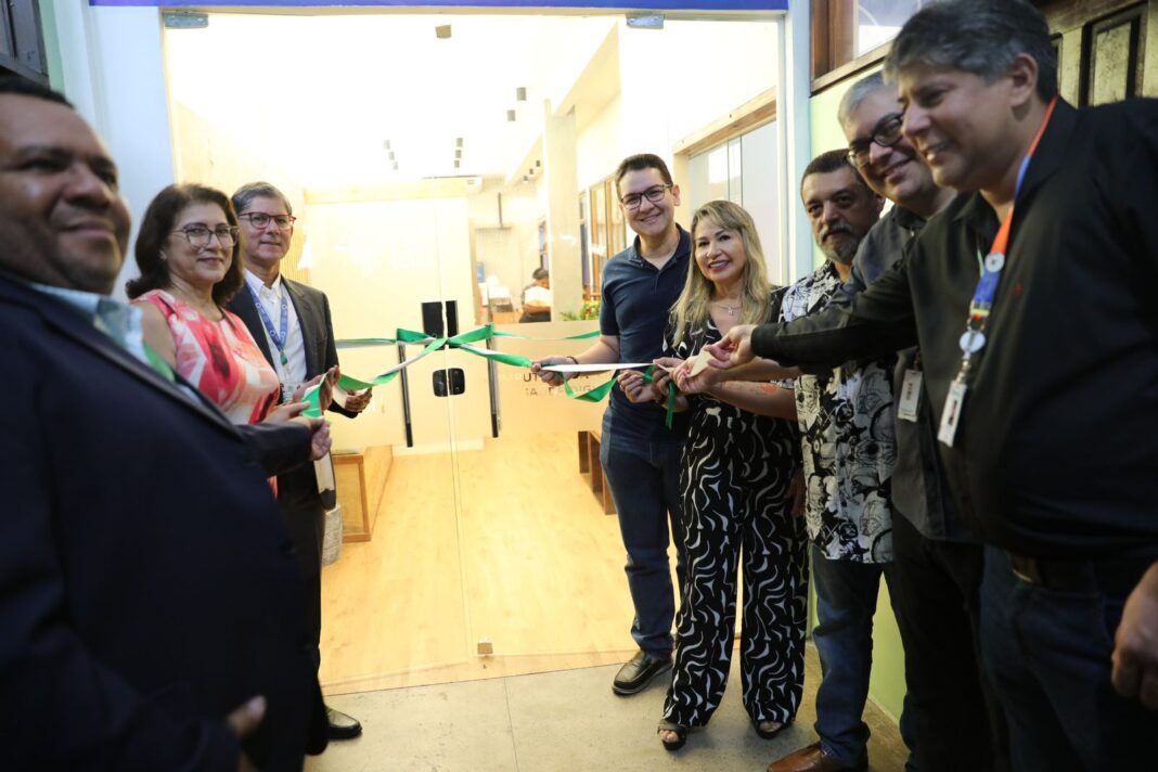 O novo Centro de Pesquisa e Inovação em Computação Aplicada e Saúde Digital – Health Tech da Universidade do Estado do Amazonas (UEA) foi inaugurado na última quinta-feira (11), na Escola Superior de Tecnologia (EST/UEA). A inauguração representa um marco significativo para a instituição, trazendo avanços notáveis nas áreas da saúde digital e computação aplicada.