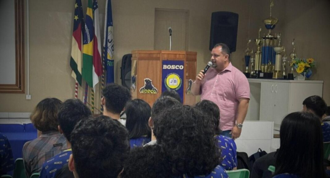 Com foco no público jovem e infantil, palestras de combate ao uso de drogas acontecem desde a última terça-feira (23), em escolas estaduais do município de Parintins (a 369 quilômetros de Manaus)