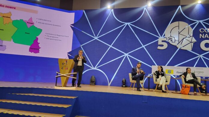 O Governo do Amazonas participa da 5ª Conferência Nacional de Ciência, Tecnologia e Inovação (CNCTI), após 14 anos desde a última edição. O evento, iniciado na terça-feira (30) e com encerramento na quinta-feira (1), em Brasília, contou com a presença da comitiva da Secretaria de Estado de Desenvolvimento Econômico, Ciência, Tecnologia e Inovação (Sedecti).
