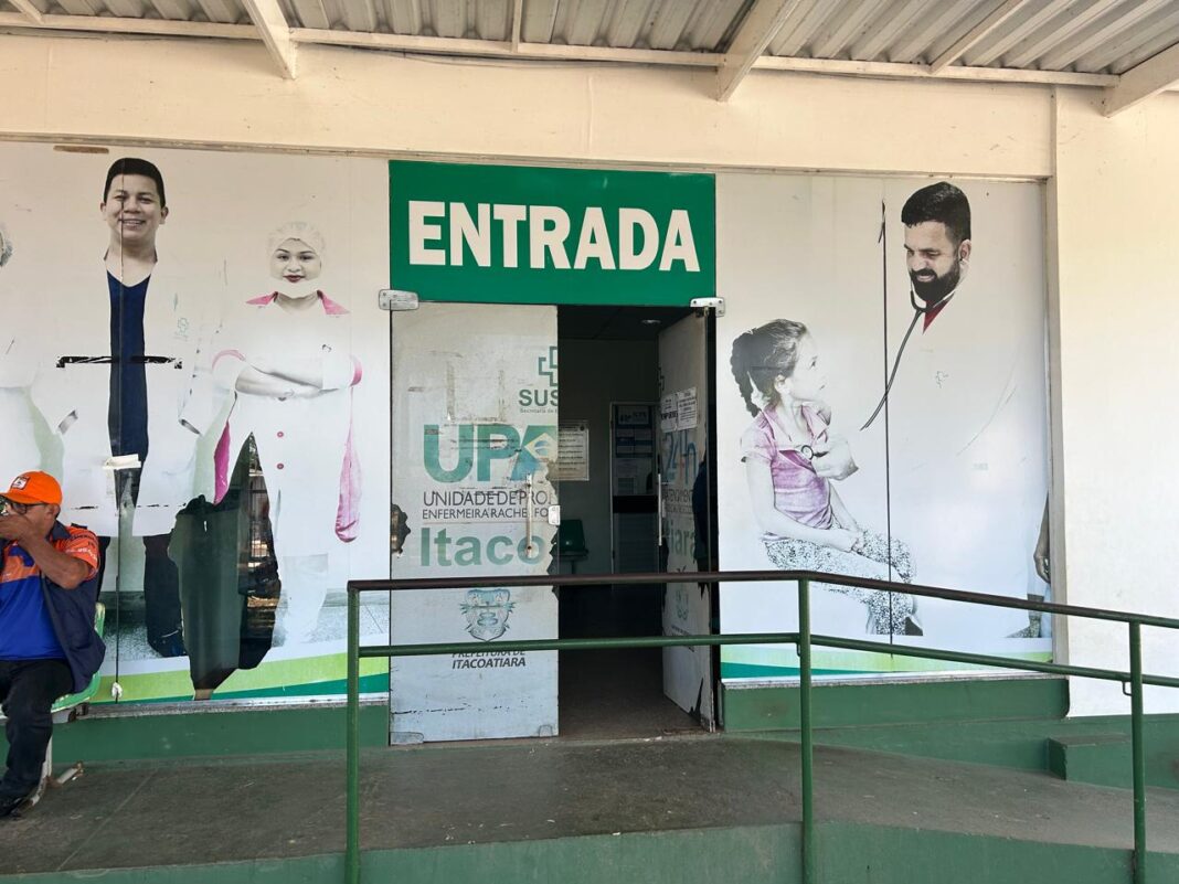 Sem ambulância, com gerador de energia defeituoso, aparelho de raio-X e microscópio com problemas, colchões em mau estado, sala de emergência com estrutura deficiente, recepção e banheiros com funcionamento comprometido, além da ausência de um sistema de segurança e de estruturas de acessibilidade. Esses foram os problemas constatados pela 3ª Promotoria de Justiça de Itacoatiara, durante visita institucional à Unidade de Pronto-Atendimento (UPA) do município, e que deram origem a uma notícia de fato endereçada às secretarias municipal e estadual de Saúde.