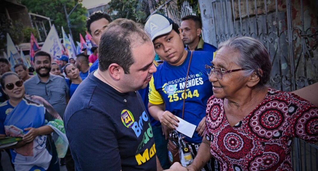 A coligação de Roberto Cidade (União Brasil) teve um dia de intensa movimentação na última quarta-feira (11), com quatro caminhadas simultâneas em bairros de Manaus, lideradas por Cidade, pelo candidato a vice, Coronel Menezes (PP), e pelos comitês de mulheres e juventude. As caminnhadas percorreram ruas dos bairros da Alvorada e Redenção, na zona centro-oeste; da União, na zona centro-sul; e Novo Israel, na zona norte.