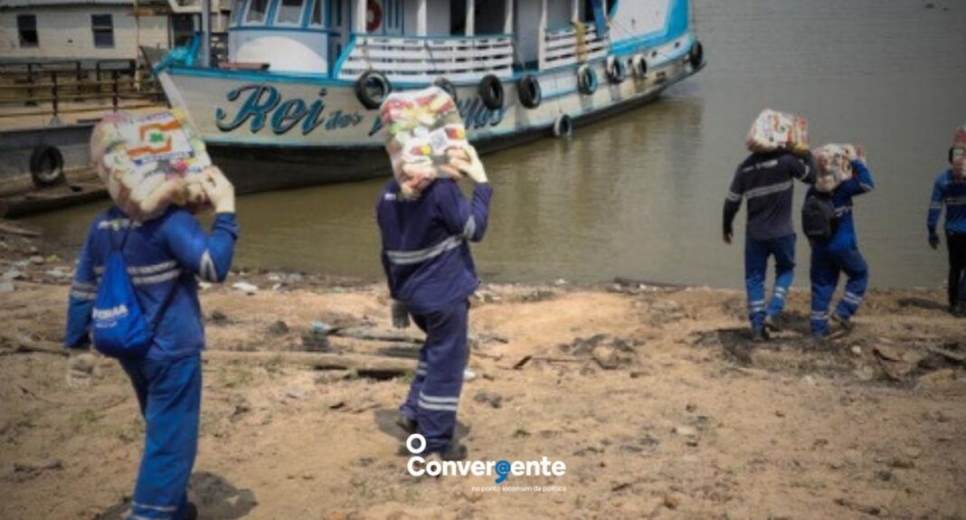 Com o objetivo de garantir a legitimidade e o equilíbrio do processo eleitoral em períodos extremos de estiagem, em que é necessária a entrega de doações de emergência para cidadãos afetados, o Ministério Público do Estado do Amazonas, por meio da Promotoria de Justiça da 34ª Zona Eleitoral, expediu a recomendação nº 2024/0000103458 ao prefeito, vice-prefeito e candidatos de Novo Airão, para que evitem a vinculação de figuras políticas durante as entregas à população.