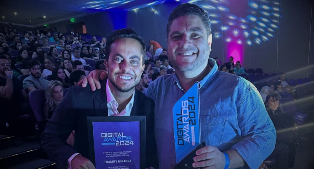 Na última terça-feira (26), o renomado profissional de marketing político e digital, Rodrigo Gadelha, participou da cerimônia de premiação que aconteceu no Teatro Renaissance, em São Paulo, que contou com a presença de grandes nomes da Comunicação Digital. Na ocasião, Rodrigo foi reconhecido como Melhor Profissional de Marketing Digital com Especialização em Inteligência Artificial do Brasil no Digital Awards 2024.