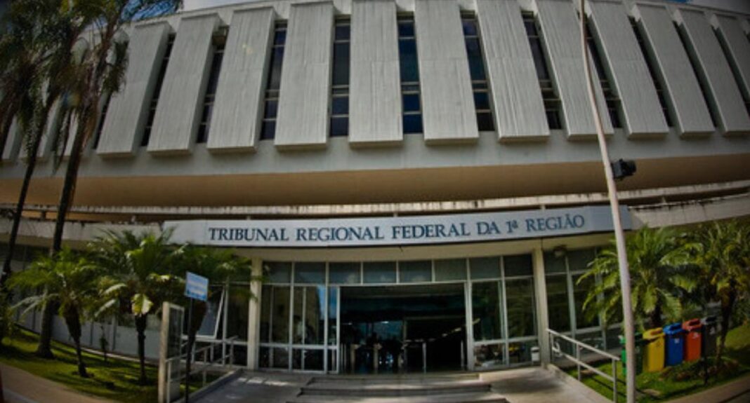 A 6ª Turma do Tribunal Regional Federal da 1ª Região (TRF1), por unanimidade, negou o recurso de um particular que, por meio de ação de reintegração de posse, buscava a restituição de terras localizadas em Coari, no Amazonas. O acórdão foi publicado em 19 de novembro e seguiu o parecer do Ministério Público Federal (MPF), que concluiu pela manutenção da sentença originária.