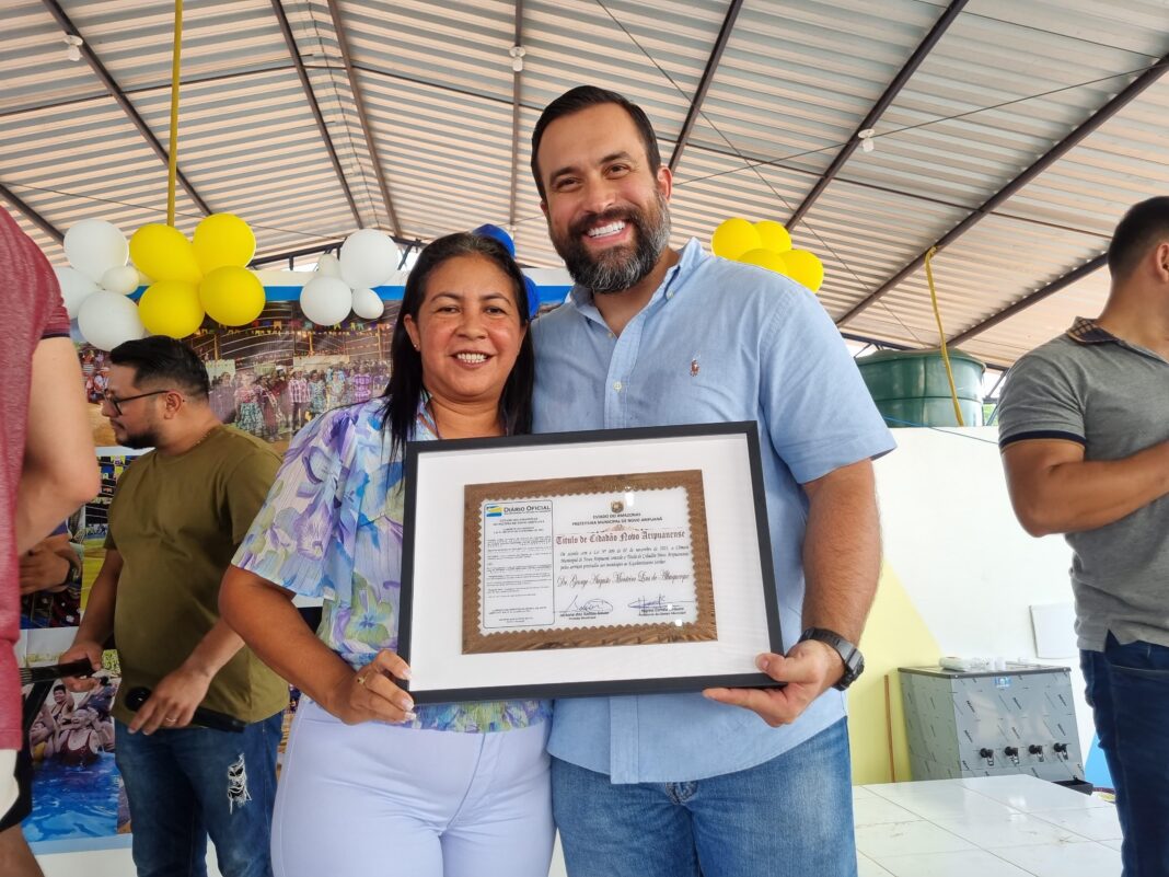 O deputado estadual Dr. George Lins (União Brasil) foi homenageado no último sábado (07) com o título de Cidadão Novo-Aripuanense, em reconhecimento pelos relevantes serviços prestados ao município. A cerimônia, realizada no Parque Municipal dos Idosos Maquizanor da Cruz Paes, destacou o compromisso do parlamentar com o desenvolvimento local.