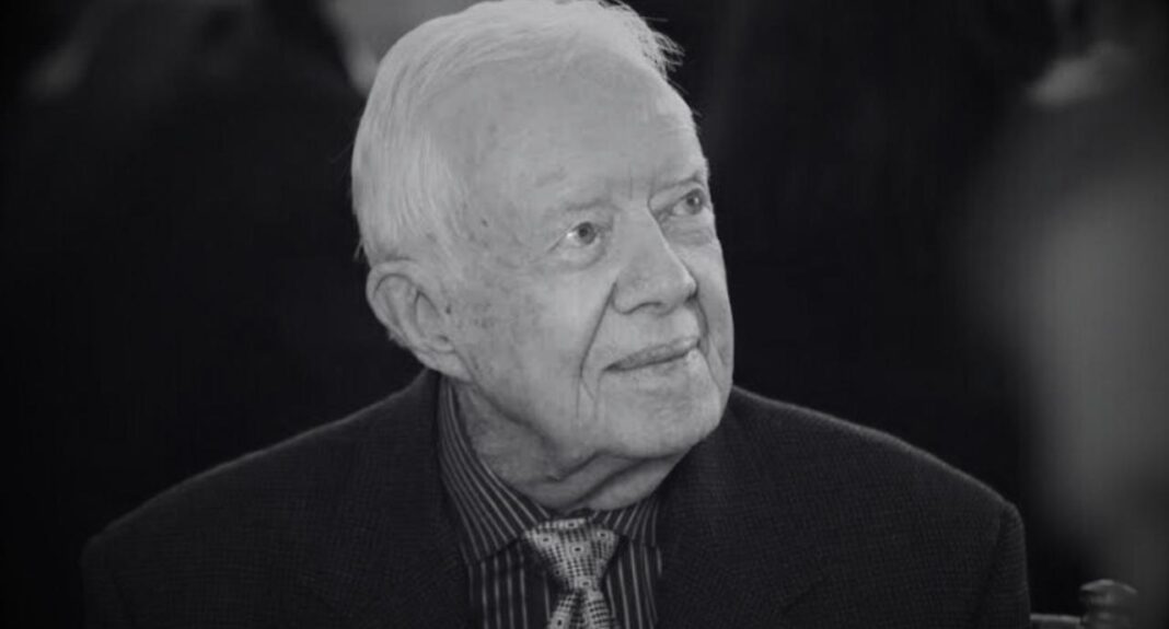 Faleceu, no último domingo (29), o 39° presidente dos Estados Unidos, James Earl “Jimmy” Carter Junior. A informação foi divulgada inicialmente pelo jornal Washington Post. Aos 100 anos, o democrata recebia cuidados paliativos em sua casa, em Plains, na Geórgia, desde fevereiro de 2023.