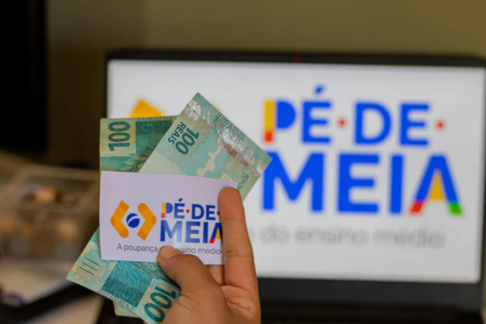 Governo-anuncia-novo-AUXILIO-para-estudantes-brasileiros-nao-e-o-Pe-de-Meia-1024x683