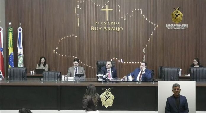Cenas lamentáveis deputados do AM criticam operação da PF que destruiu balsas no Rio Madeira