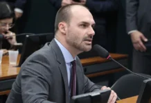 Eduardo Bolsonaro é demitido da Polícia Federal por abandono de cargo