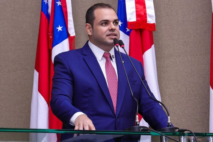 Deputado Roberto Cidade apresenta Projeto de Lei que amplia proteção contra golpes virtuais